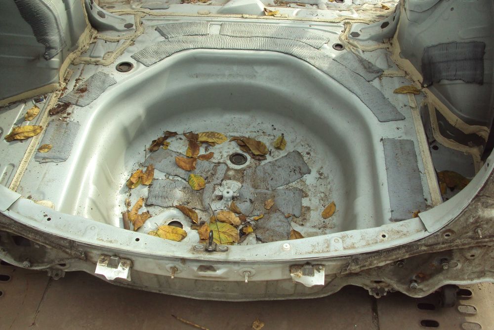 Toyota Auris II tylny pas