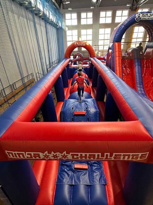Gigantyczny dmuchany tor przeszkód 70m dmuchaniec na wynajem