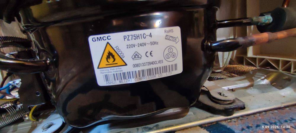 Lodówka Sharp działający agregat