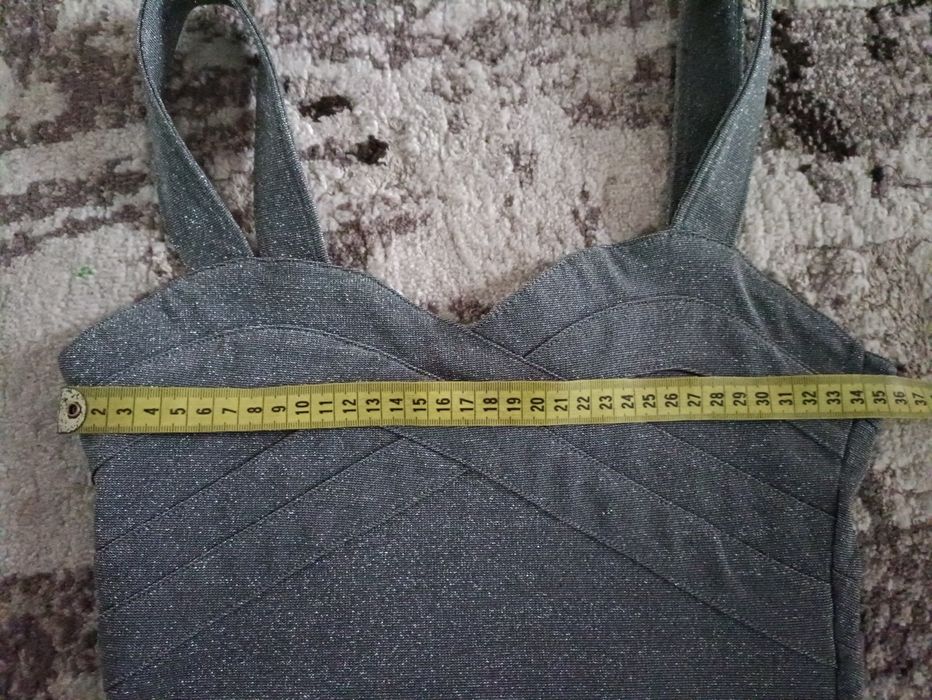 Sukienka xs z połyskującą nitką