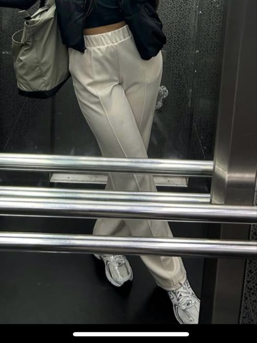 Прямые трикотажные штаны со стрелками