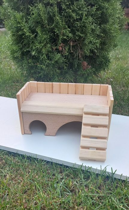 Майданчик для папуг, хомяків.