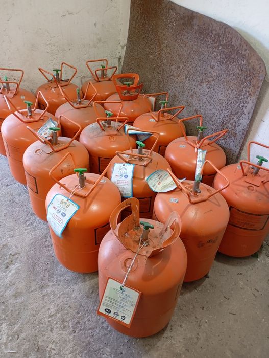 Продам балони з під Фріону 12 л з вентелями