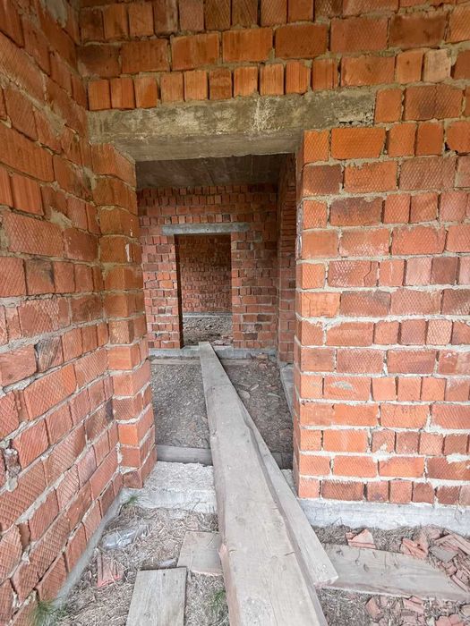 Продається двоповерховий будинок (незавершене будівництво) у селі Стара Жадова