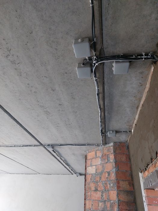 Електрик , Електро-монтажні роботи.