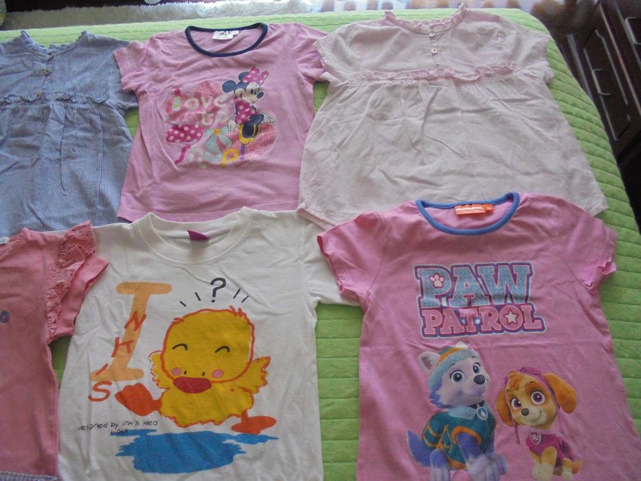lote de roupa de menina a toalha da praia