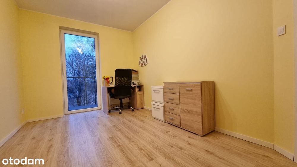 Dom bliźniak w spokojnej okolicy.