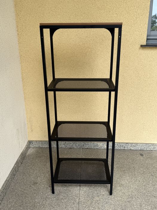 Wysoka szafka w stylu loftowym