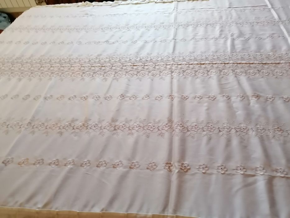 Colcha Bordada inglês  pata cam de casal
