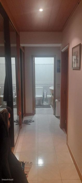 Quarto - localizado em Chelas Lisbon