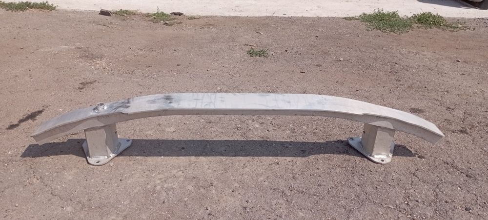 Підсилювач заднього бампера Jeep