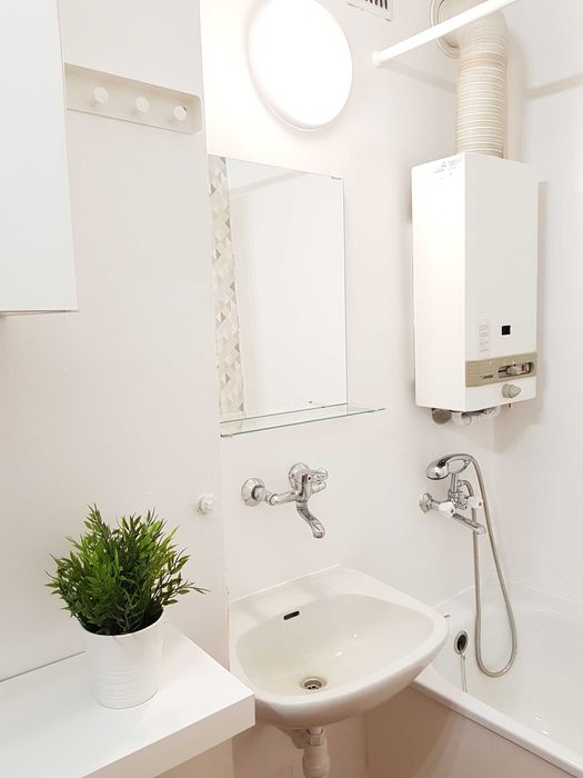 Pokój z balkonem blisko centrum, os. Gwiazd, ul. Roździeńskiego / ENG