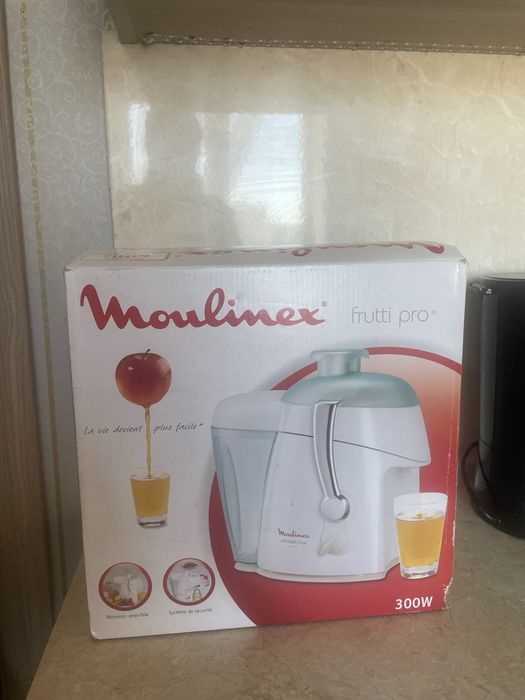 Соковыжималка працює