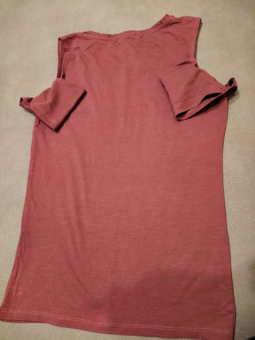 T-shirt śliwkowy bez ramion Amisu