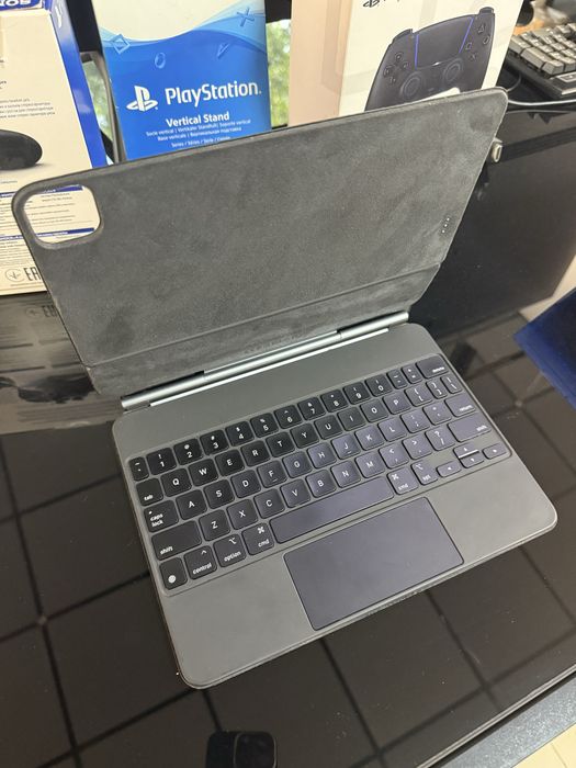 Чохол клавіатура Apple Magic Keyboard for iPad 11 “ Air Pro M2 10,9 MXQT2