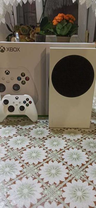 xbox series s ( в использовании месяц )