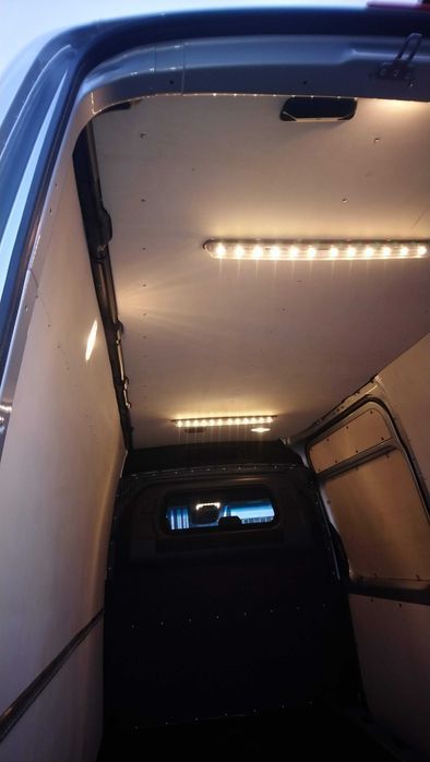Zabudowa wnętrza paki samochodu Mercedes Sprinter L2H2 TN