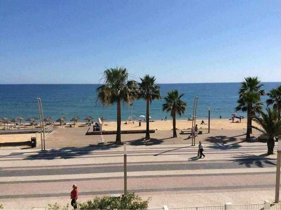 CASA BELLA VISTA -T2, pé p/praia, CENTRAL e estacionamento - QUARTEIRA