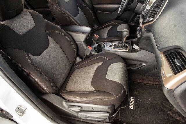 2016 Jeep Cherokee Sport