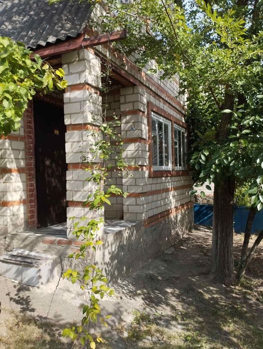 Продам дачу біля ставка.