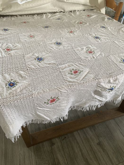 Toalha de mesa com ponto cruz 125*125