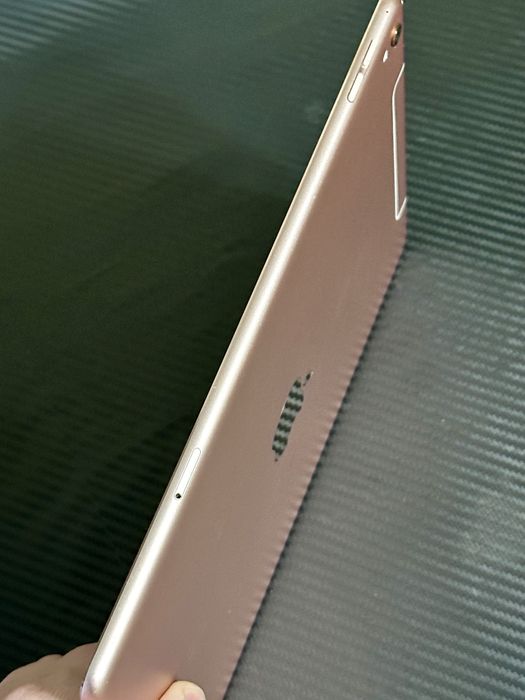 Apple iPad Pro 9.7 WiFi +LTE Rose Gold в очень хорошем состоянии