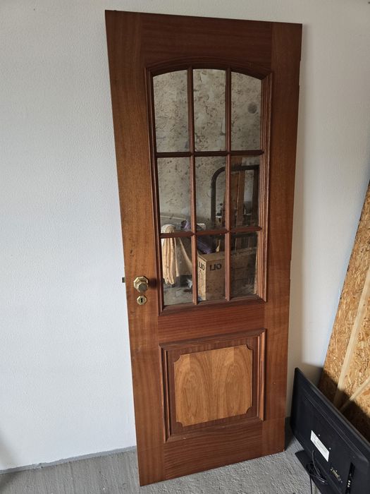 Porta em Madeira com vidro