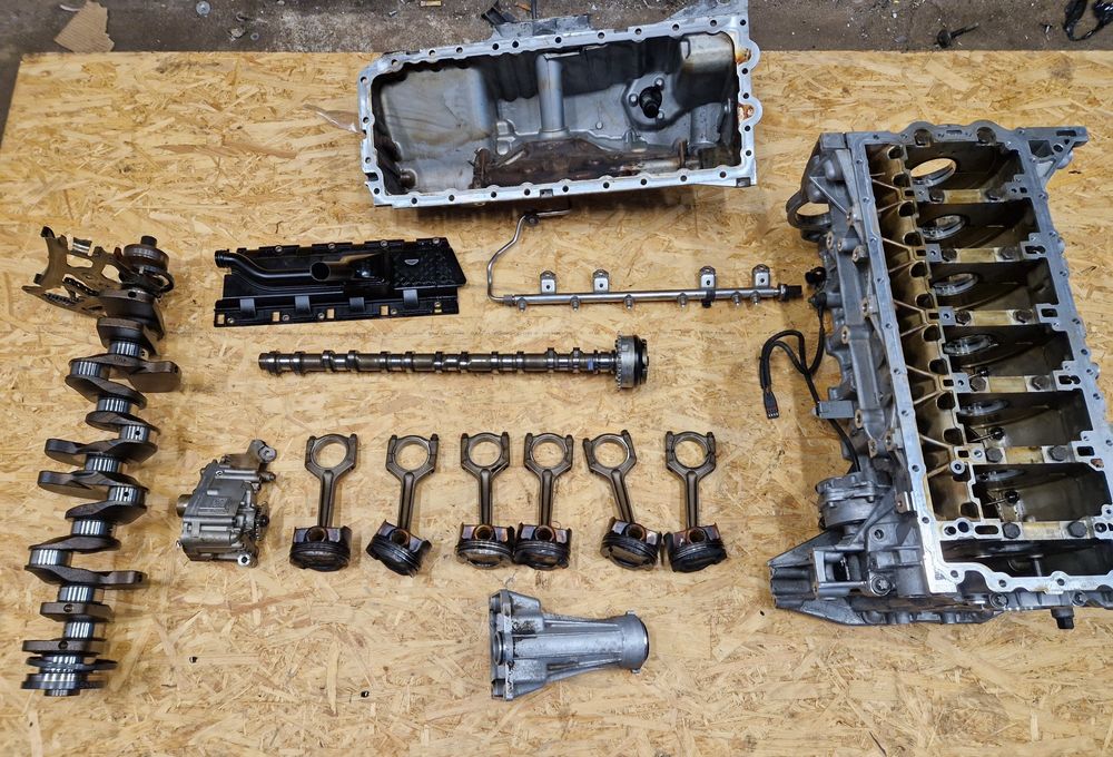 Tłok z korbowodem BMW e70 e71 3.0 T N55