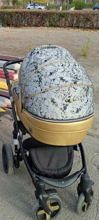 Коляска зима-лето в отличном состоянии. Колёса пена.