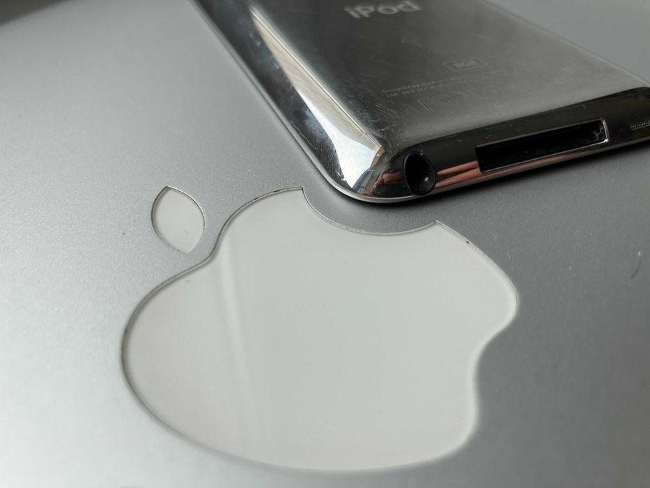 Apple iPod touch 4-gen / DAC Cirrus Logic \ Акумулятор 30 год. музики