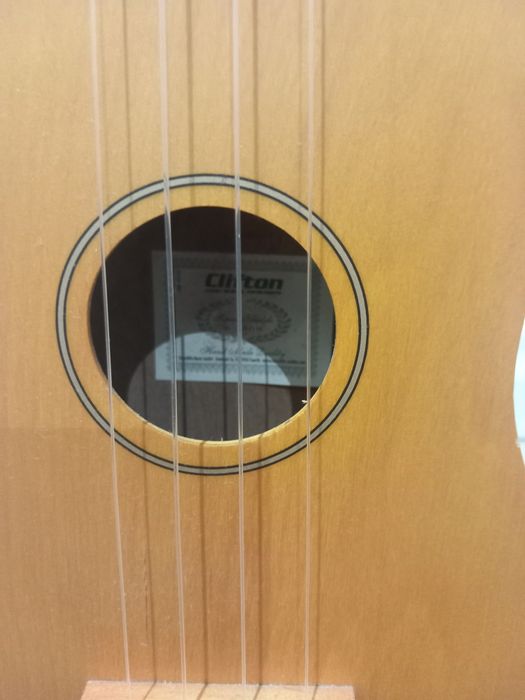 Ukulele usado em bom estado