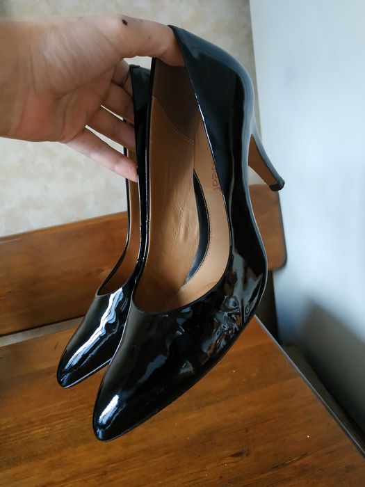 Весільні лакові туфлі човники на підборах CLARKS 39 розмір 25 см