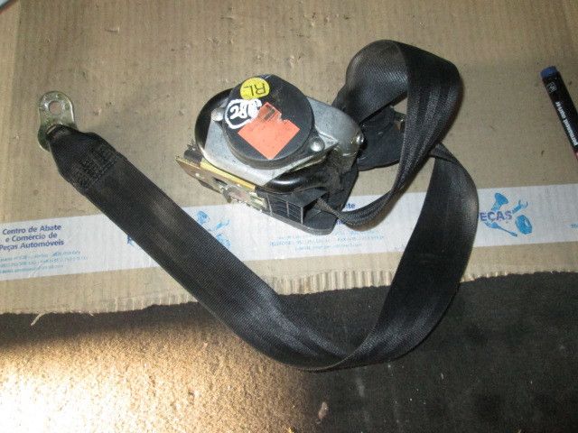 Pré-tensor cinto frente esquerdo VOLKSWAGEN Passat (3B3)