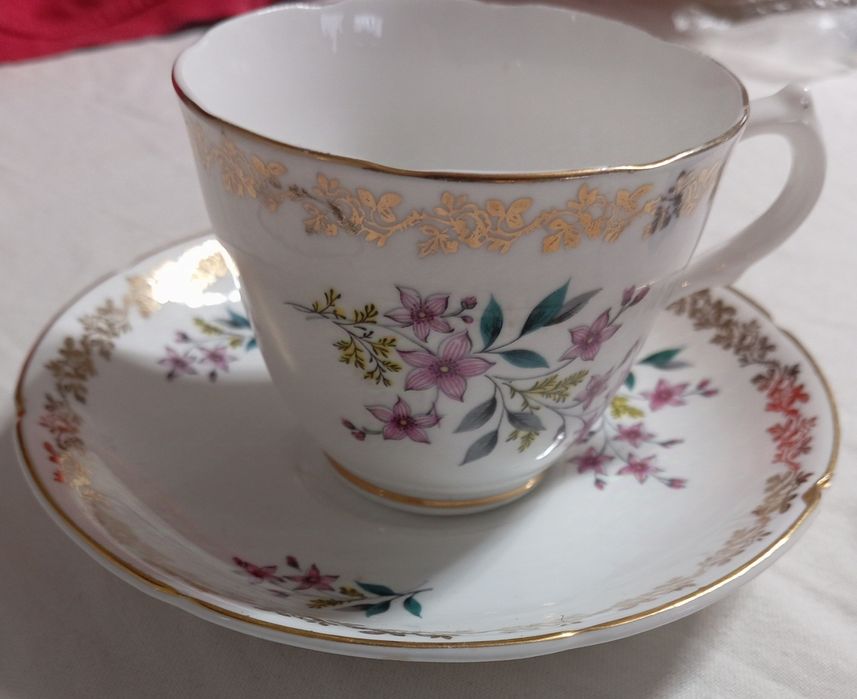 Chávena e pires de porcelana Royal Grafton