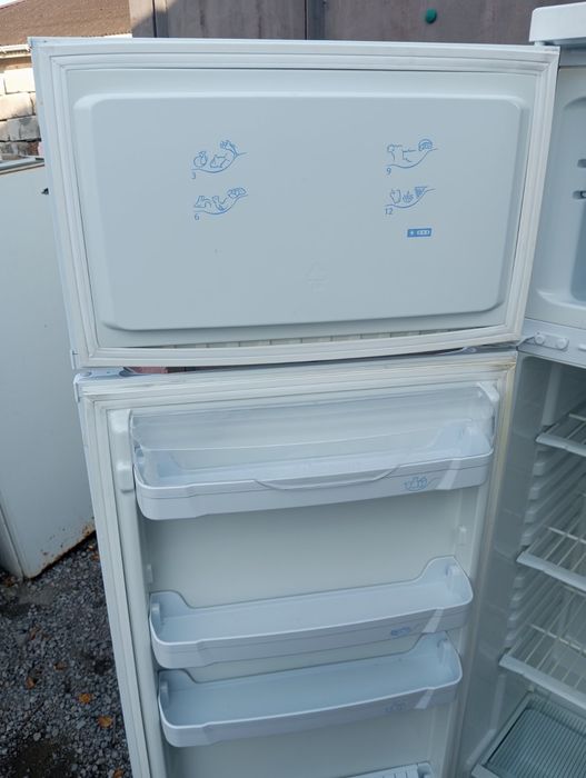 Холодильник Индезит 167 см.Недорого.