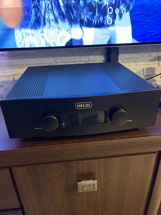 HEGEL  H400  całkowicie nowiuteńki