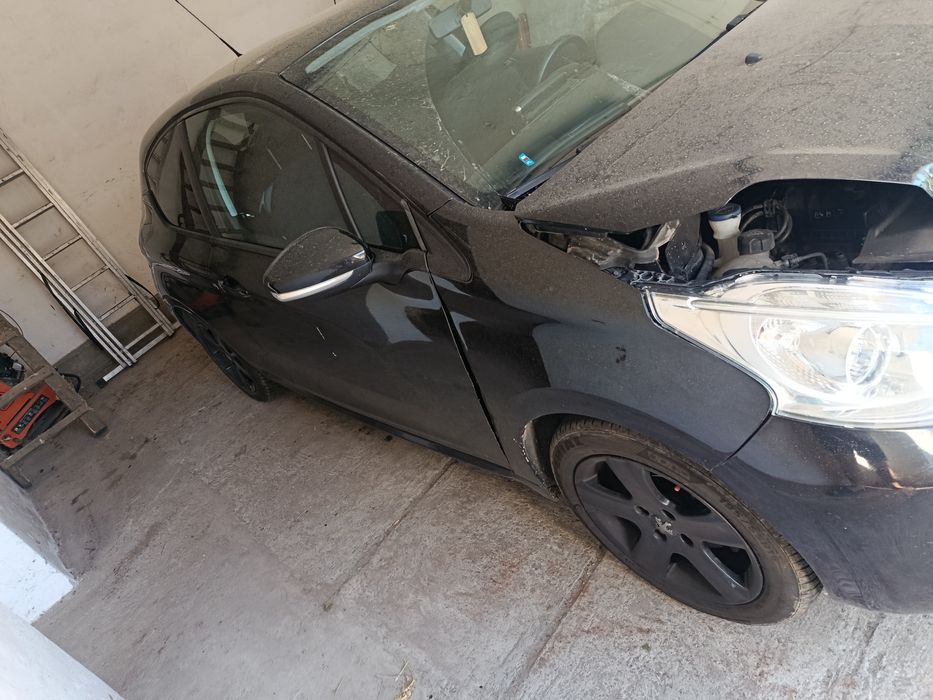 Peugeot 208 Czarny