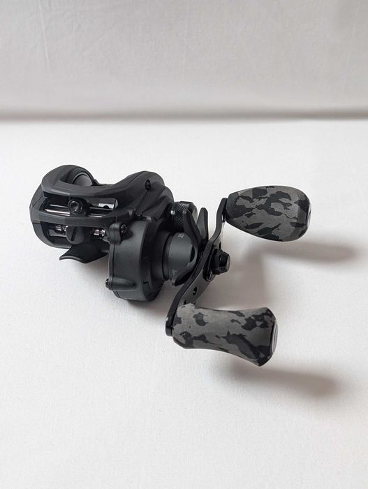 Carreto Abu Garcia Max4 X-L Black Ops (Mão Esquerda) - Não usado