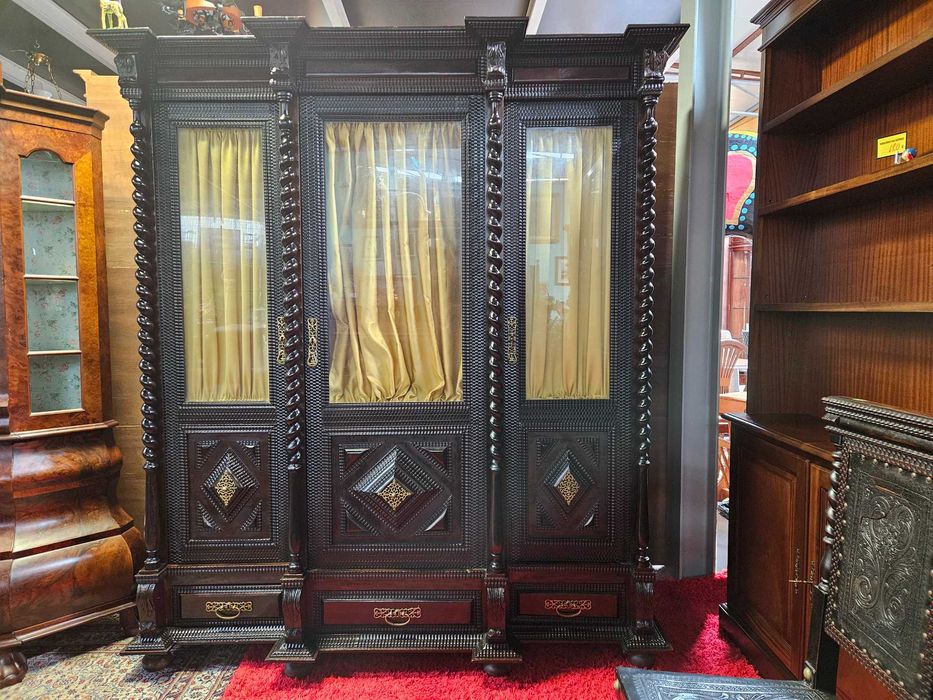 Livreiro antigo em madeira maciça - óptimo estado geral