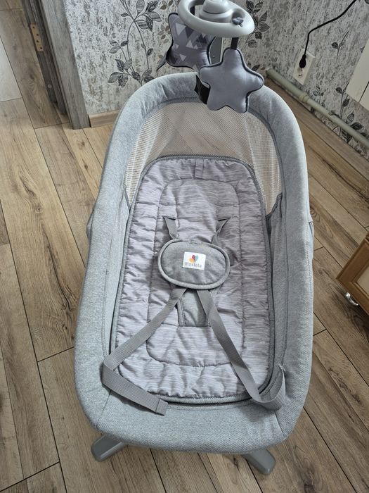 Заколисуючий центр-шезлонг