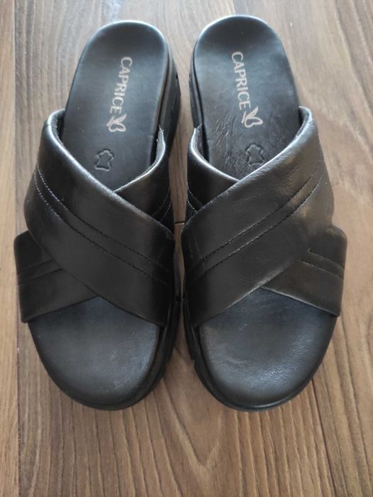 Czarne skórzane buty, klapki na platformie 38, Caprice