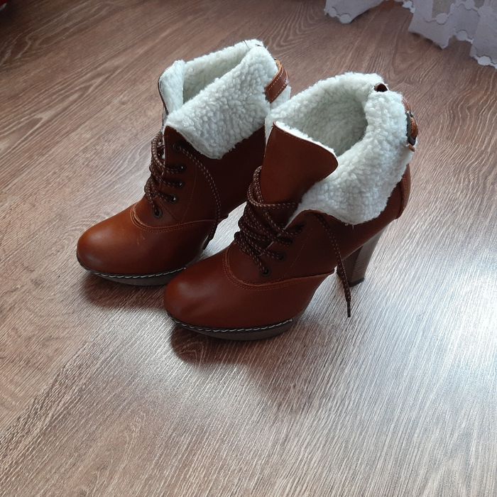 Botki na obcasie z kożuszkiem