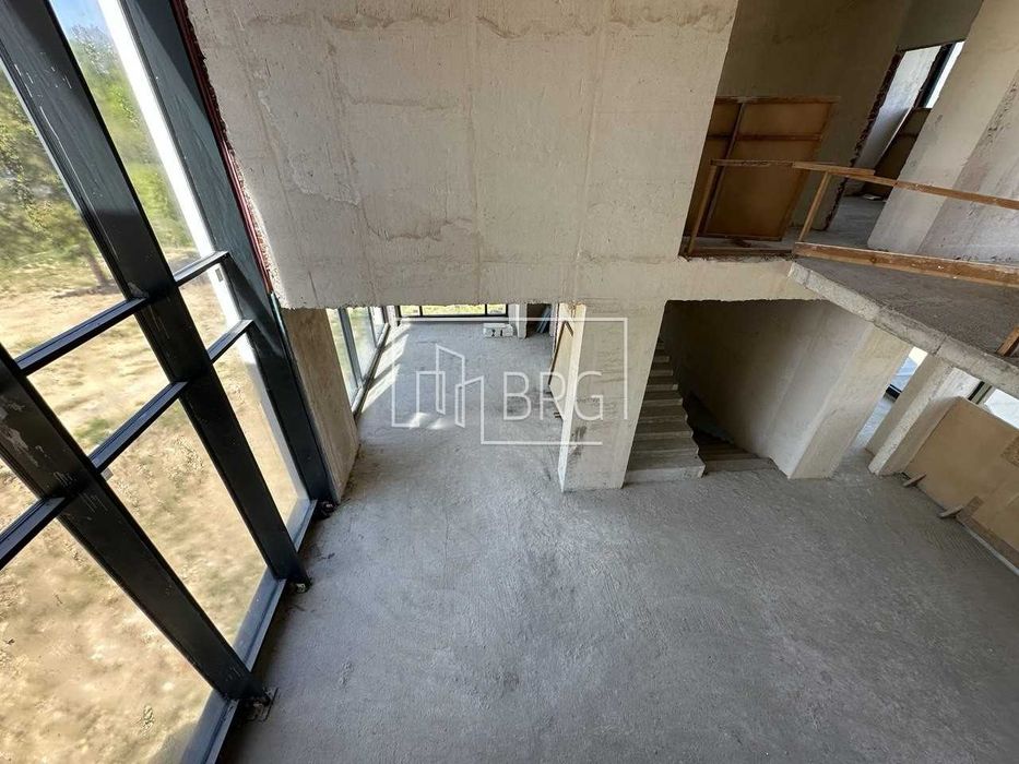 Современный дом с бассейном на террасе 74 сотки Лесники без комиссии