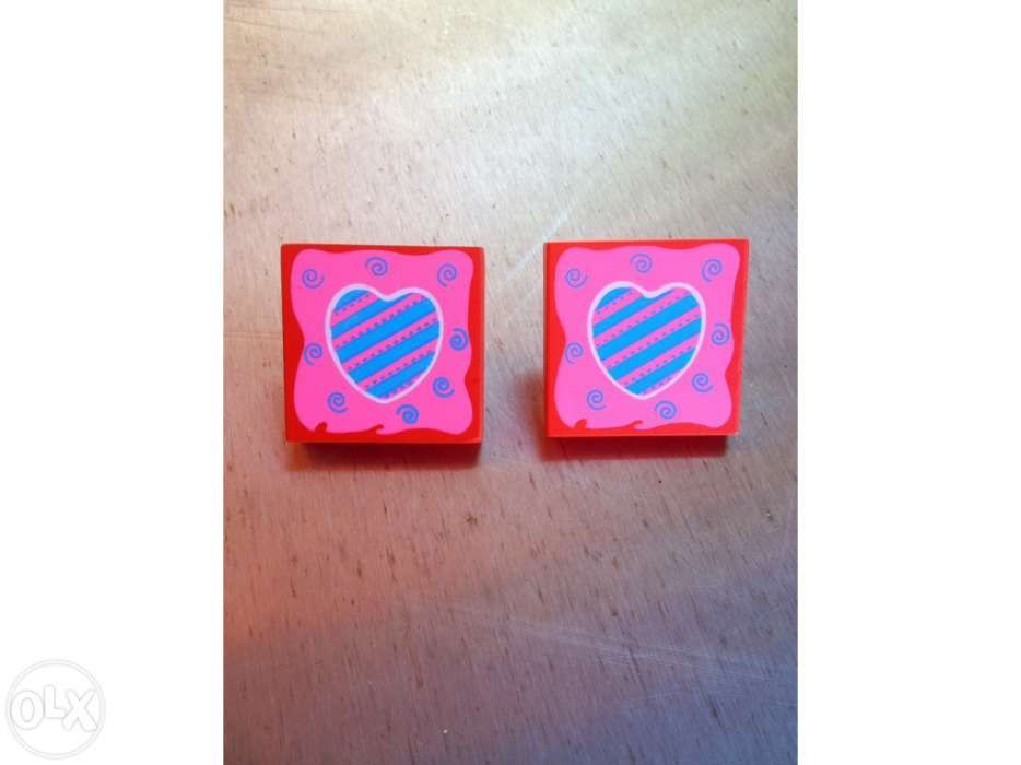 Puxadores em madeira para armários de criança