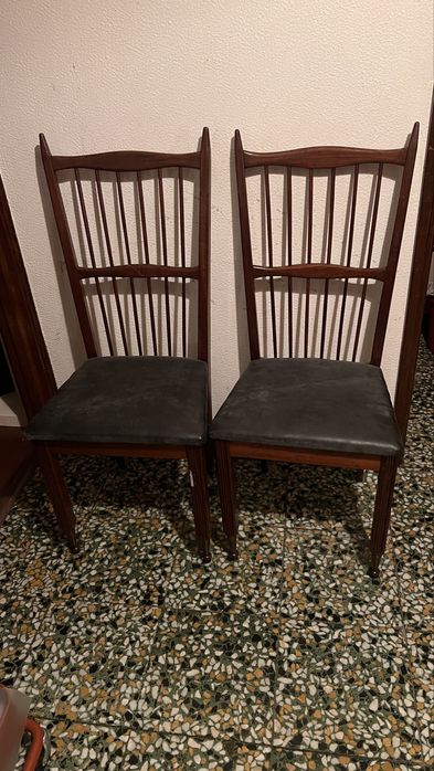 Cadeiras em madeira maciça