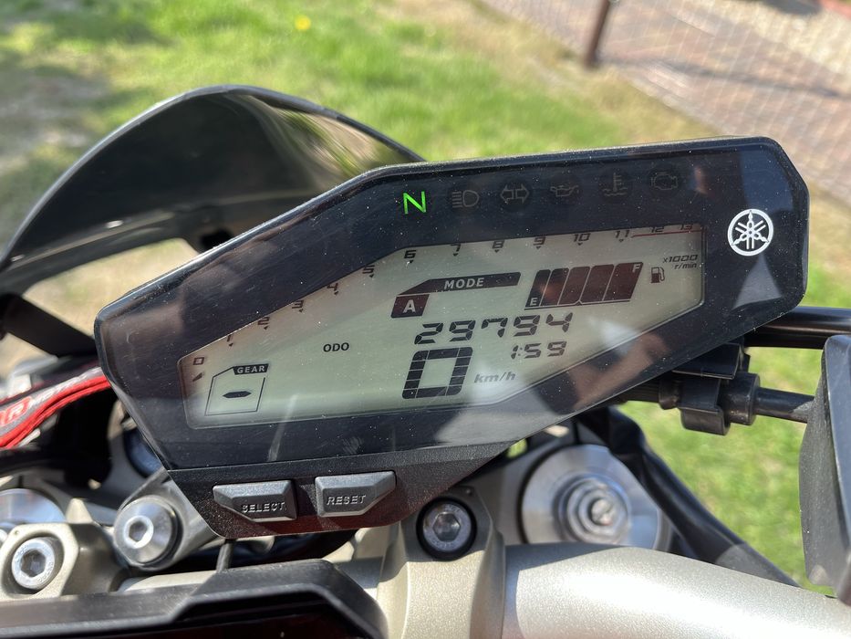 Yamaha MT09 Salon PL