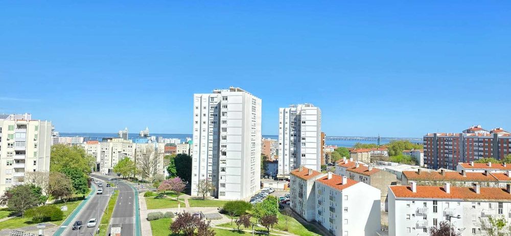 Arrendo T4 nos Olivais muito soalheiro, Vista Desafogada e Localização Priveligiada