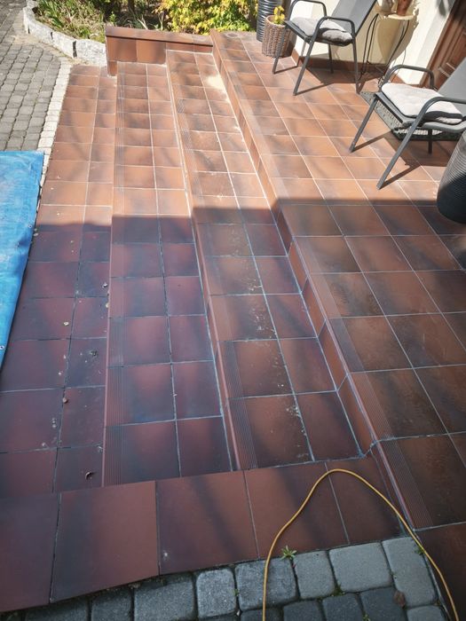 ODDAM ZA DARMO Około 30 M2 płytek zewnętrznych
