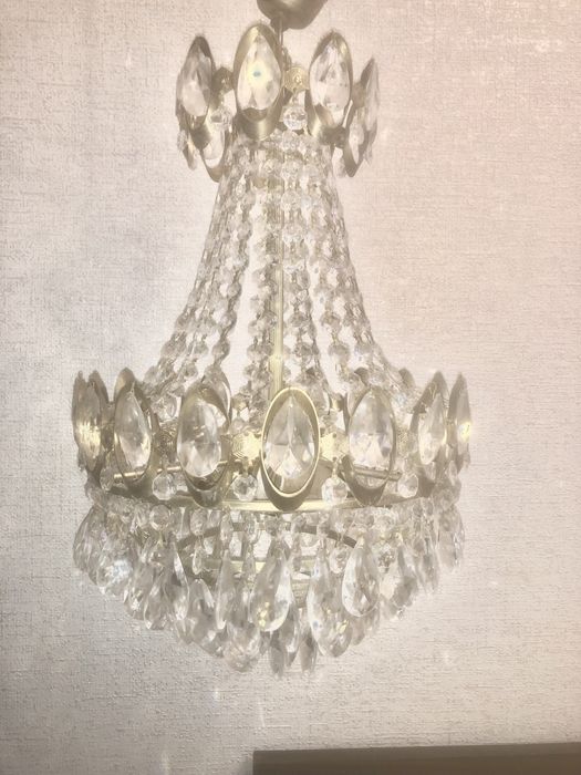 Продам люстру кришталеву б/в