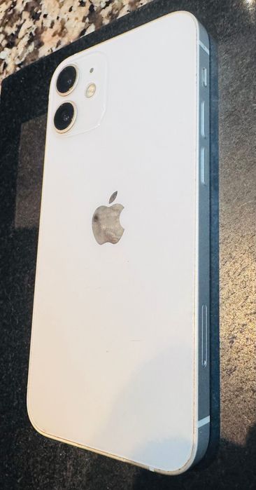 iPhone 12 mini ecrã usado sempre com protetor
